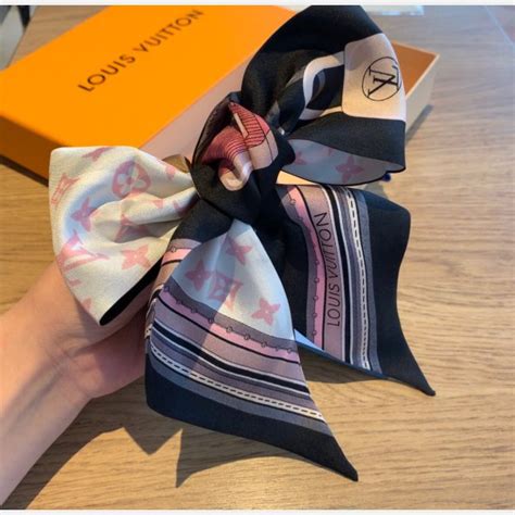 Sciarpe, foulard e scialli da donna Louis Vuitton .